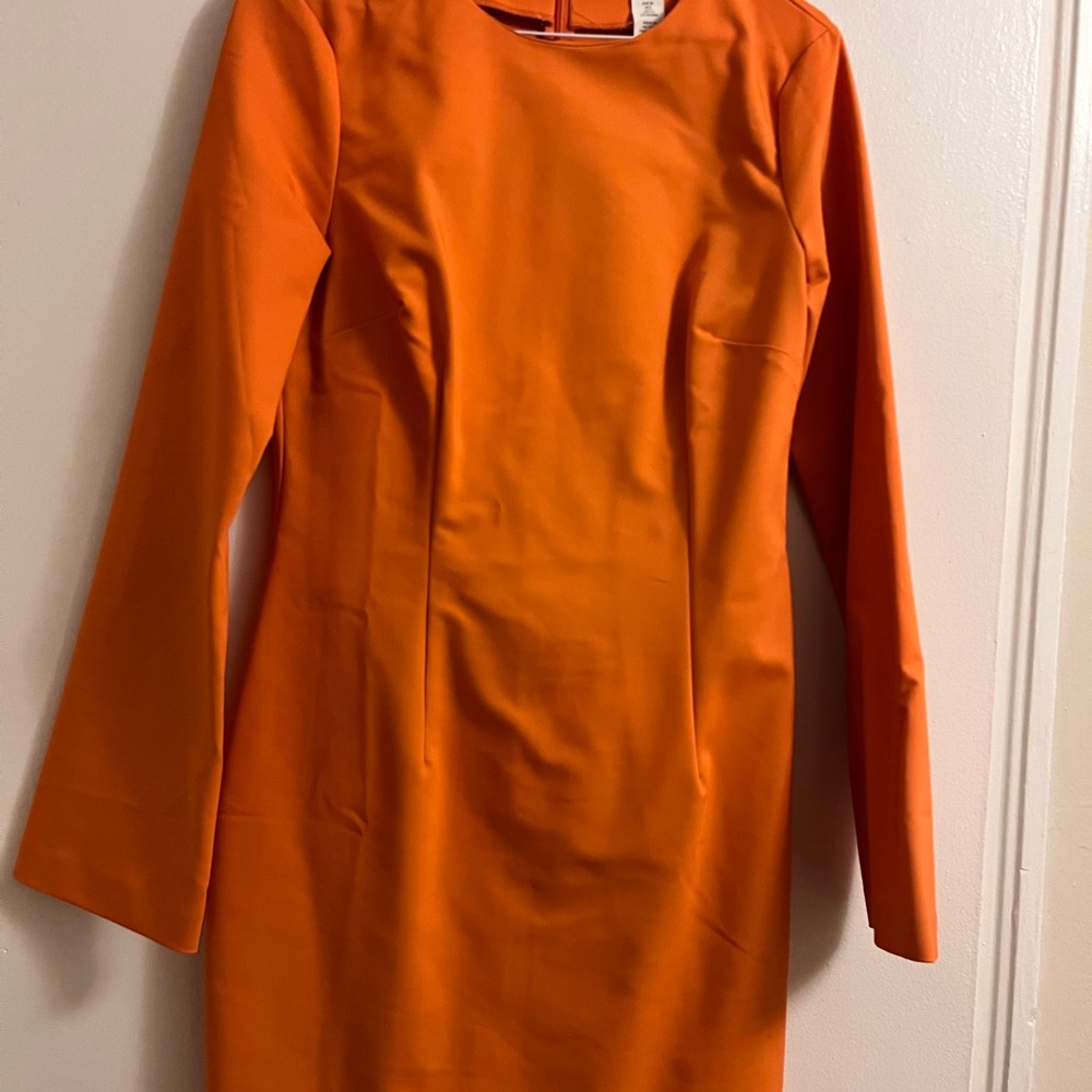 Dress H&M beautiful and elegant. Wore it just twice.